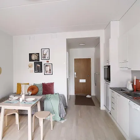 Tikkurila For 4 People Next To The Airport, Private Parking Apartment *