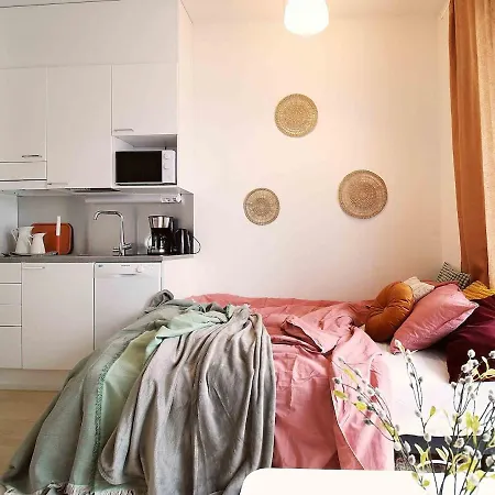 Tikkurila For 4 People Next To The Airport, Private Parking Apartament Vantaa