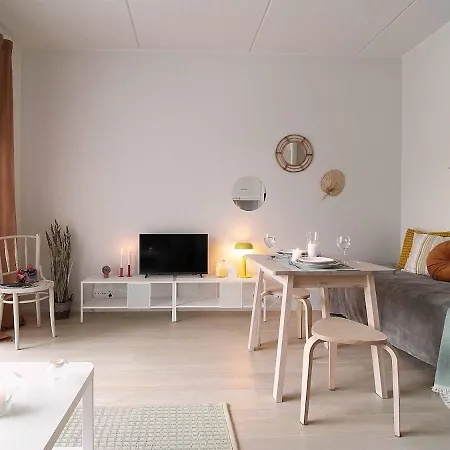 Tikkurila For 4 People Next To The Airport, Private Parking Apartment